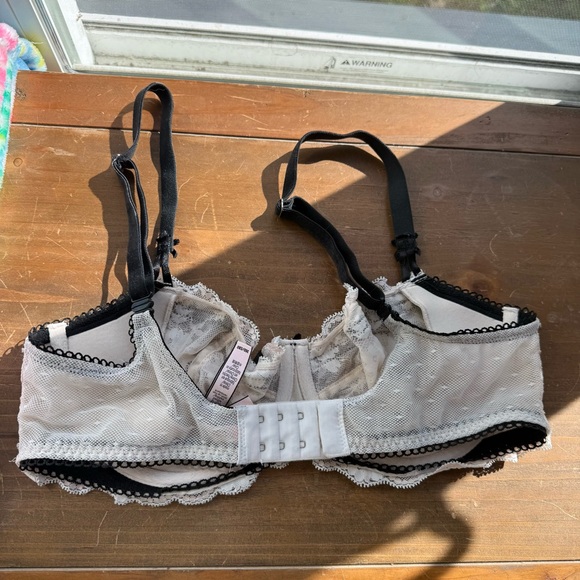 Victoria’s Secret Lace Balconette Bra 36D NWOT - Picture 2 of 4